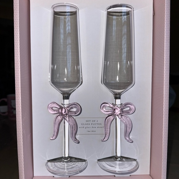 cupcakes & cashmere Other - NWT - Cupcakes and Cashmere Bow Glass Flutes